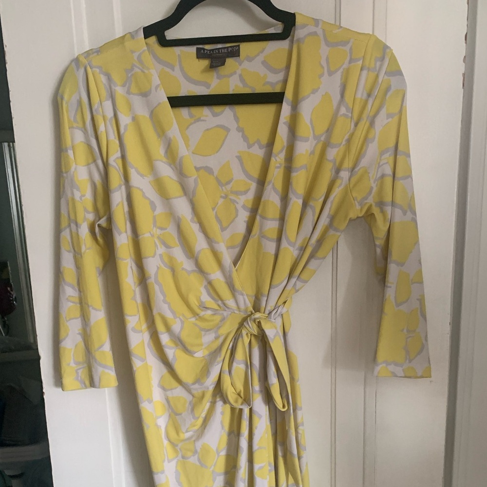 A Pea In The Pod Maternity Wrap Dress Size Large Yellow White Gray.